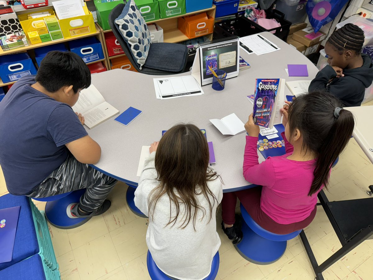 MrNashsClass's tweet photo. Black Level Readers at work! Developing a habit for series and understanding word parts was today’s focus! #PowerGoals @AmericanReading @ferzeen_shamsi @OssiningSchools https://t.co/8vuNu8IJyN