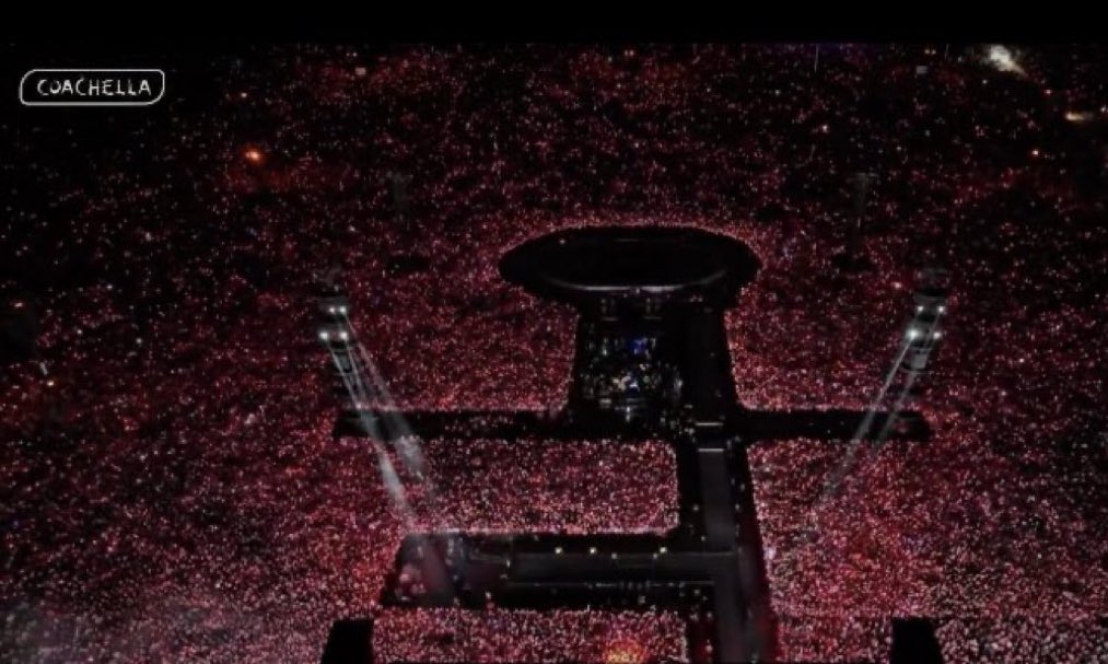 Pink ocean at Coachella. 

Never have I imagined chella grounds to ever get this crowded.

BLACKPINK's impact is def something else. 

I bet no one can top this.