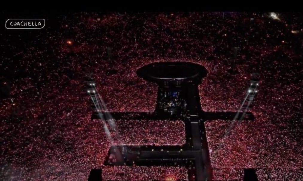 Pink ocean at Coachella. Never have I imagined chella grounds to ever get this crowded. BLACKPINK's impact is def something else. I bet no one can top this.