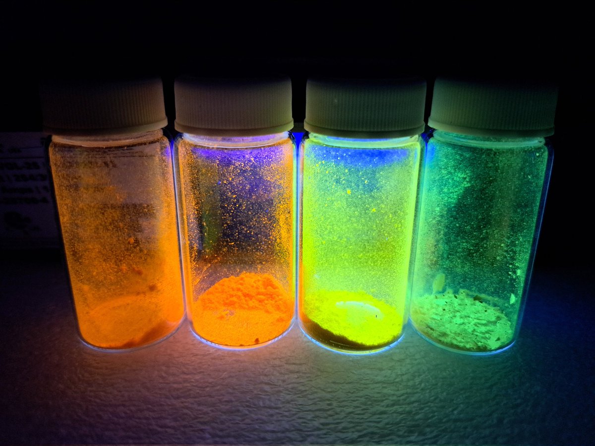 A perfect way to conclude the week!!! Happy #FluorescenceFriday !!
#glowythings