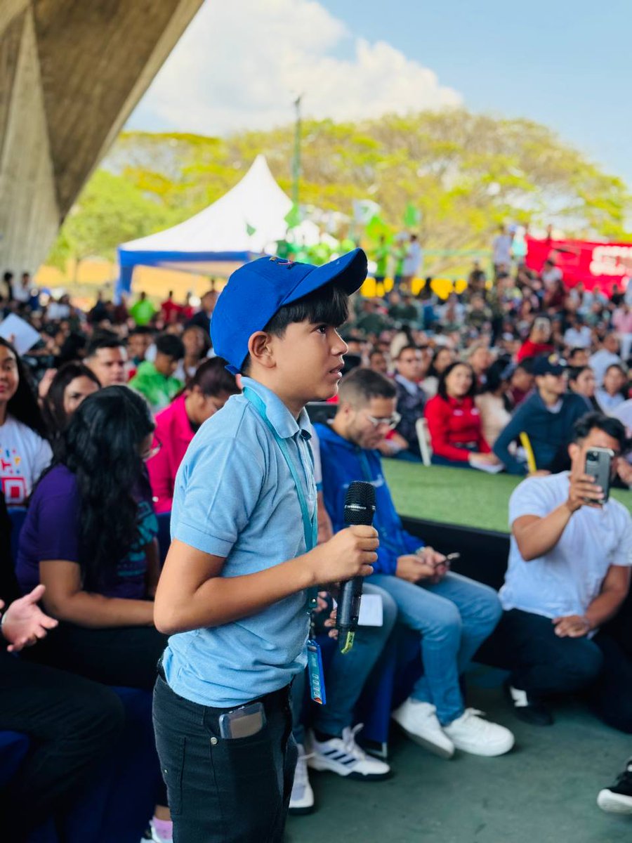 Alcaldesa @gestionperfecta compartió con la Maravillosa juventud que participa este #12Abr en el Foro Nacional de la Juventud Todo 11 tiene su 13, en el Parque Alí Primera, vivencias del año 2002, durante el Golpe de Estado contra el Comandante Chávez. #VenezuelaValiente #Oriele