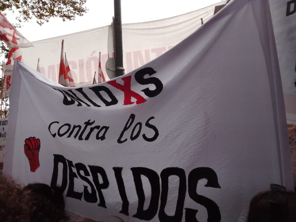 ⭕ #AHORA | Conferencia de prensa contra los despidos en #Gaumont. Encabezada por los trabajadores que enfrentan los ataques. Acompañan los referentes, legisladores y diputados nacionales @myriambregman, @NicolasdelCano, @chipicastillo, @Barry__Ale y @Patriciodc