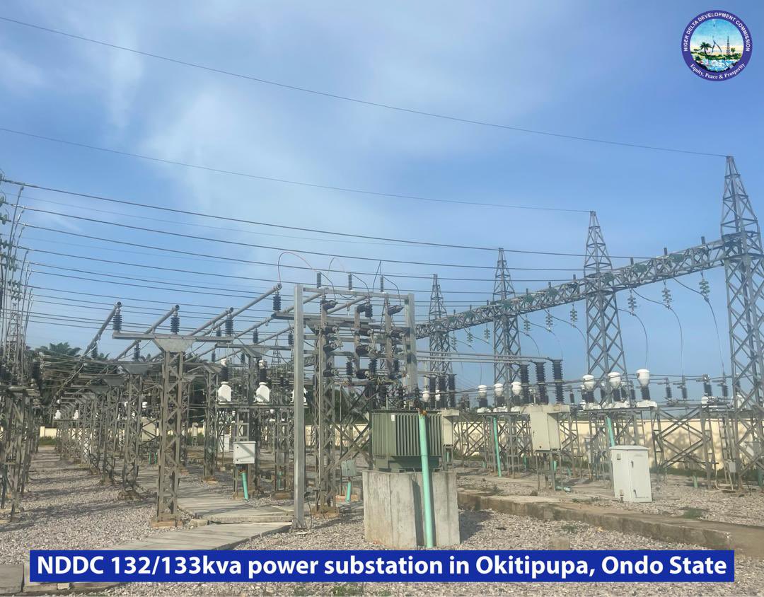 The Executive Director Projects NDDC, Sir Victor Antai inspects the 132/133kva substation at Ode/Eringe Okitipupa, Ondo State built by NDDC. His visit was to ascertain the level of completion of the project ahead of its commissioning and…