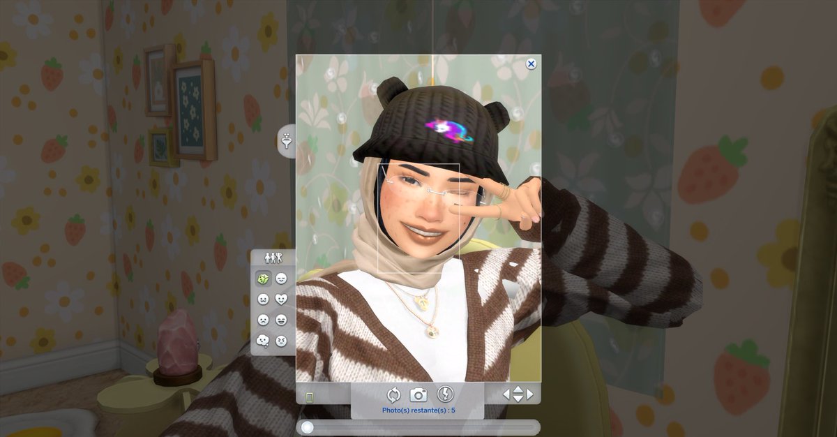 Harirsims's tweet photo. New sim has enter the chat: meet Ina 👾🐻

#TheSims4 #ShowUsYourSims https://t.co/pYwt4K6Txm