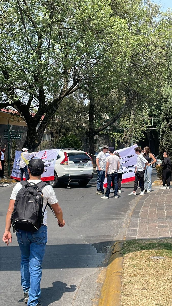 <a href="/delfinagomeza/">Delfina Gómez A.</a> <a href="/EnriqueVargasdV/">Enrique Vargas Del Villar</a> <a href="/Huitzquillocan/">Huixquilucan</a> <a href="/SistemaAguasHXQ/">Aguas de Huixquilucan</a> <a href="/ACHEcolonos/">La Herradura</a> <a href="/RominaCDV/">Romina Contreras</a> @reformanacional <a href="/lajornadaonline/">La Jornada</a> <a href="/juanbaaq/">Juan Becerra Acosta</a> Vecinos cansados de manifiestan y solicitan apoyo en Huixquilucan