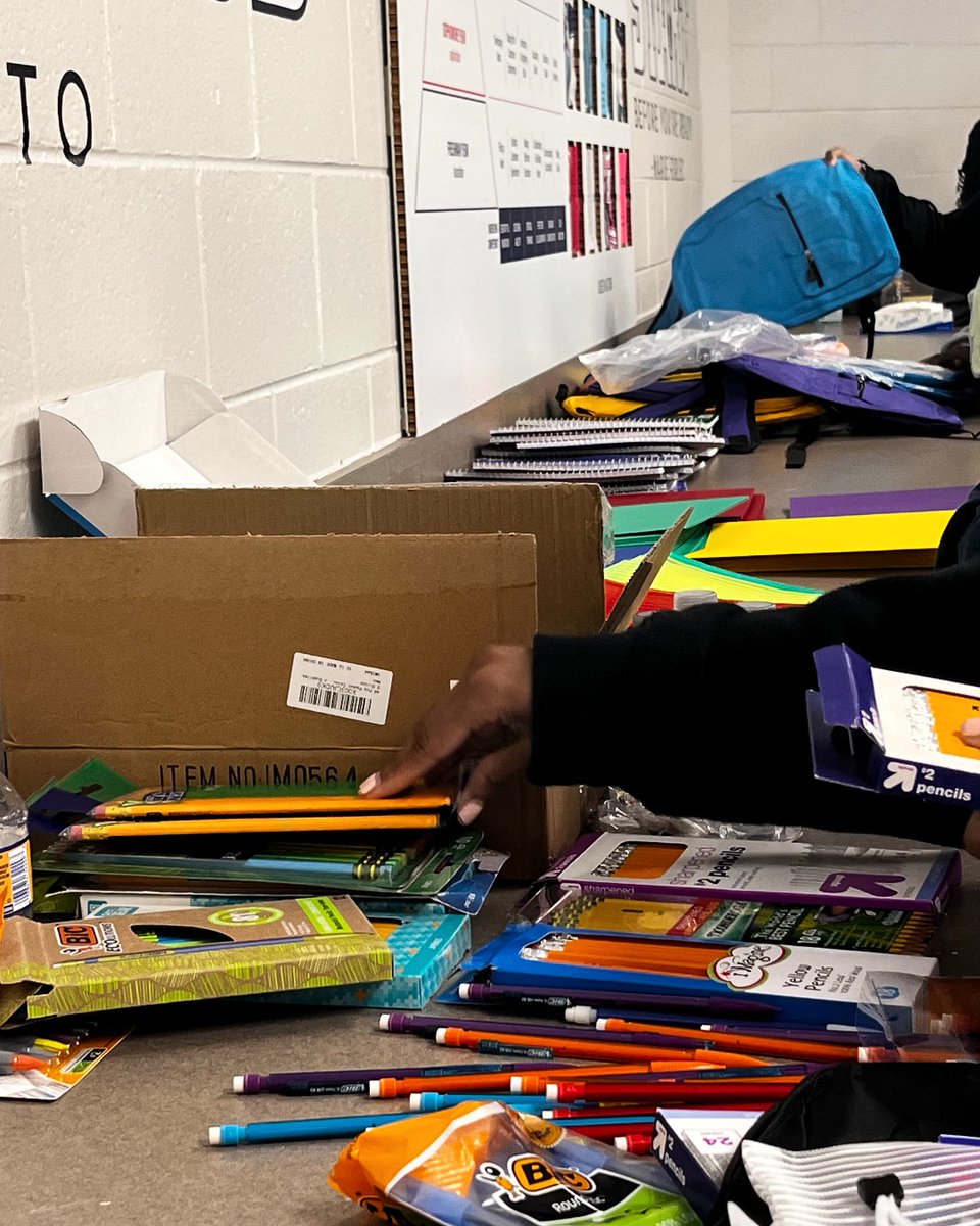 Led by our SGA’s First-Generation Committee, a group of mostly first-gen DO, PharmD, DPT, & Biomed students visited @SGHSComets to discuss different health careers! Students shared their experiences, led high schoolers in a “build your own backpack” activity & more! #PCOMProud