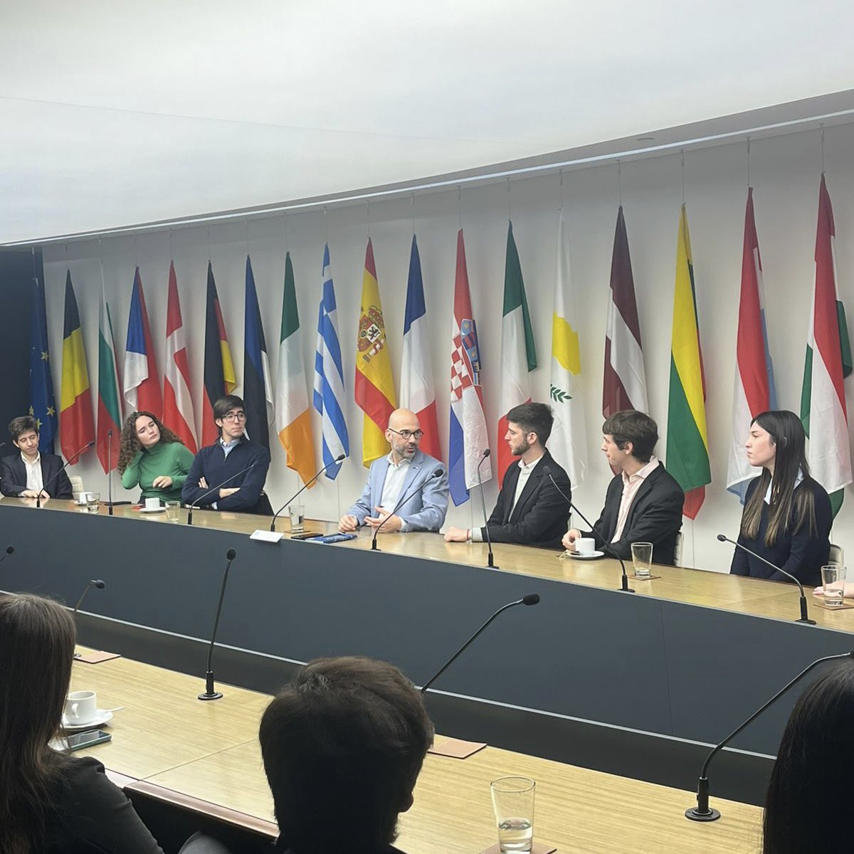 El Embajador adjunto de la Unión Europea en Argentina, Eran Nagan, hoy se reunió con representantes de <a href="/CedemaArg/">CEDEMA</a>. 

Durante el encuentro, se discutieron temas vinculados con la relación entre Argentina y la UE, la geopolítica europea y el tratado MERCOSUR-UE.