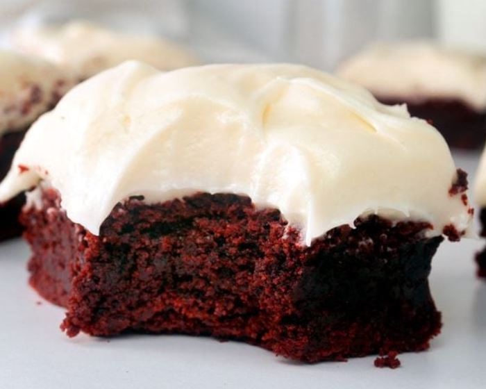 Red Velvet Brownies with Cream Cheese Frosting 😋 #recipe tasteofhome.com/article/red-ve…