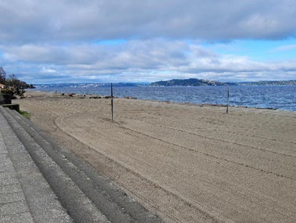 Last week our SW crews prepped Alki beach for a @uwbeach_vb tournament! 🏐🏖️ #SeattleShines #UWbeachVB #ParkProud #AlkiBeach