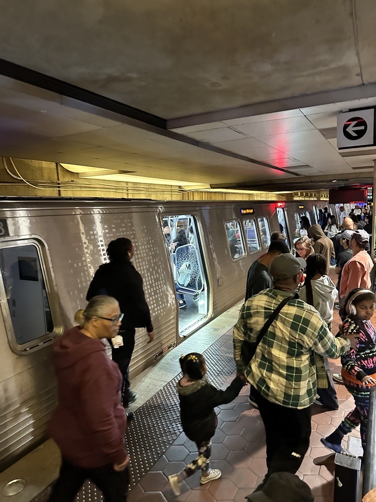 wmata's tweet photo. We want to hear from you! Your feedback on your experience throughout our system will help us benchmark customer satisfaction &amp; enhance our service. 

Metrobus survey: https://t.co/3WfwVN8erB 

Metrorail survey: https://t.co/5bXxfMDhB5  

Thank you! #wmata https://t.co/pI47LrJO46