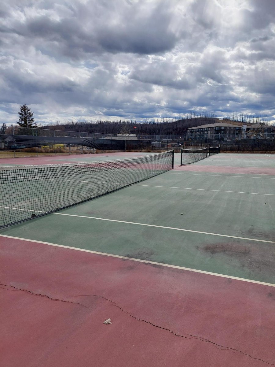 🎾Tennis courts are now OPEN! 📱Check out all facilities, parks and trails at ow.ly/B7kk50RfrXj
#RMWB #YMM