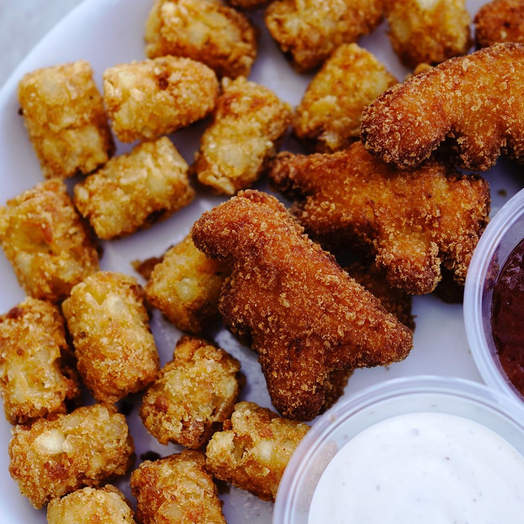 Get a blast from the past with The Dino! 🚀 Perfectly crispy and oh-so-satisfying. 🦖

⬇️ GRAB YOURS ⬇️
⏰ Mon-Sun, 10am - 4pm
🍾 #Brunch every Sat - Sun
📲 Order to-go through the <a href="/exploredtlv/">Explore DTLV</a> app