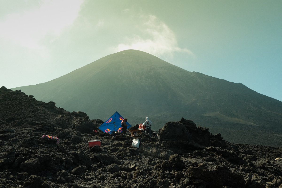 Offline today, exploring the nature of Guatemala.

First picture shows the Trinity, 3 of 37 volcanos in the country.

Second picture is the famous Volcanic pizza store, coocked with the heat of the Pacaya volcano