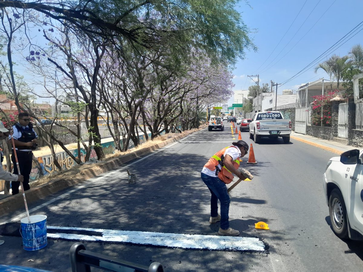 Por tu seguridad, si tu vehículo sobrepasa 2.5 mts de alto, evita circular por la parte baja de Malecón del Río. Instalamos vibradores previo a las rampas de descenso con la finalidad de detectar anticipadamente los arcos que indican la altura y evitar afectación a los puentes.