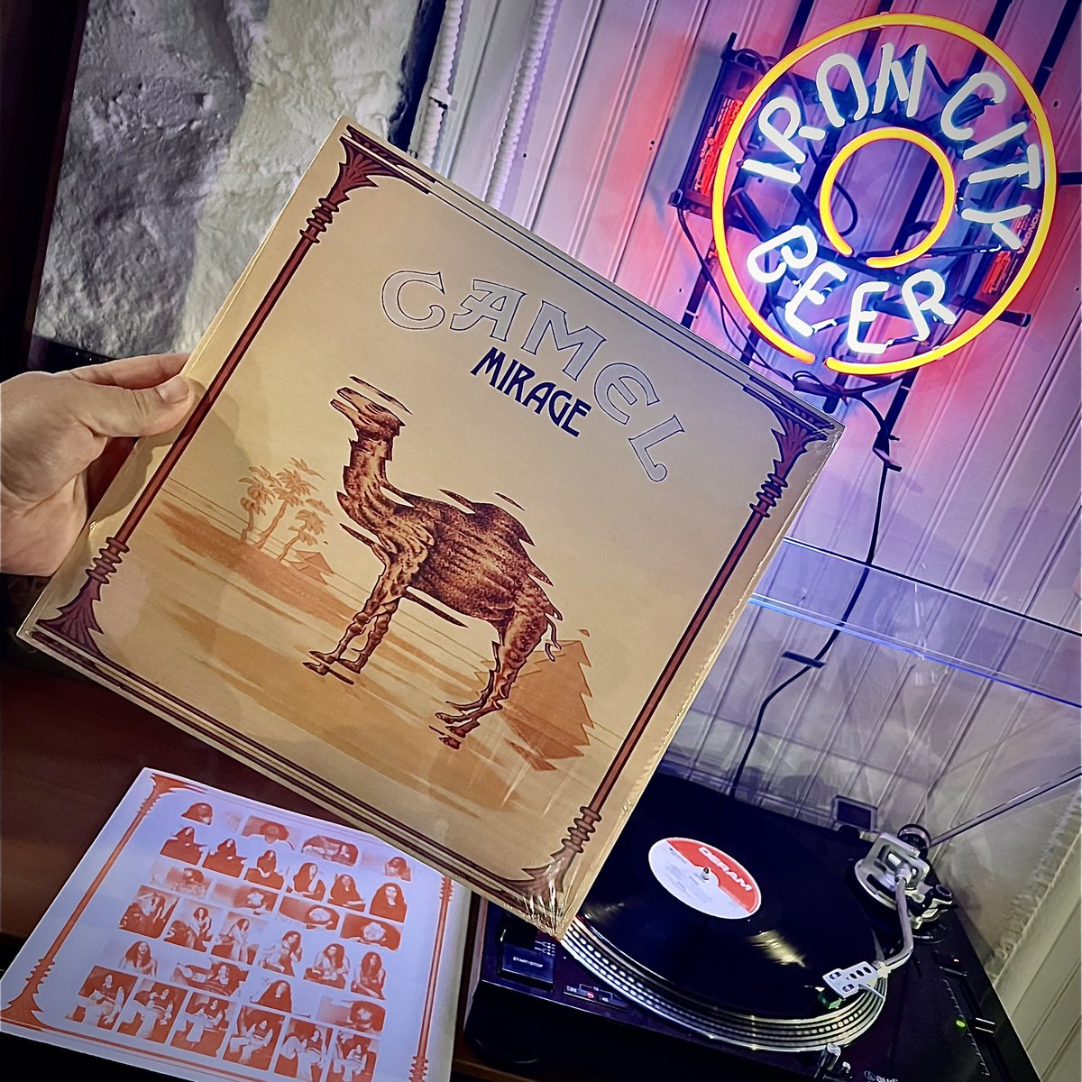 Done spinning Meddle - which made me think of a camel… So onto #Camel #Mirage… Great music followed by great music… AWESOME!! ❤️🤘 And it’s what’s spinning in Pittsburgh…