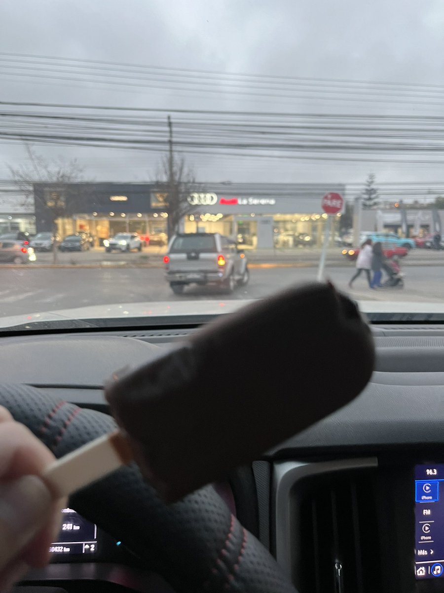 En la previa de la celebración del #DíaMundialDelHelado en #LaSerena 
#Chilenos #venezolanos #Colombianas