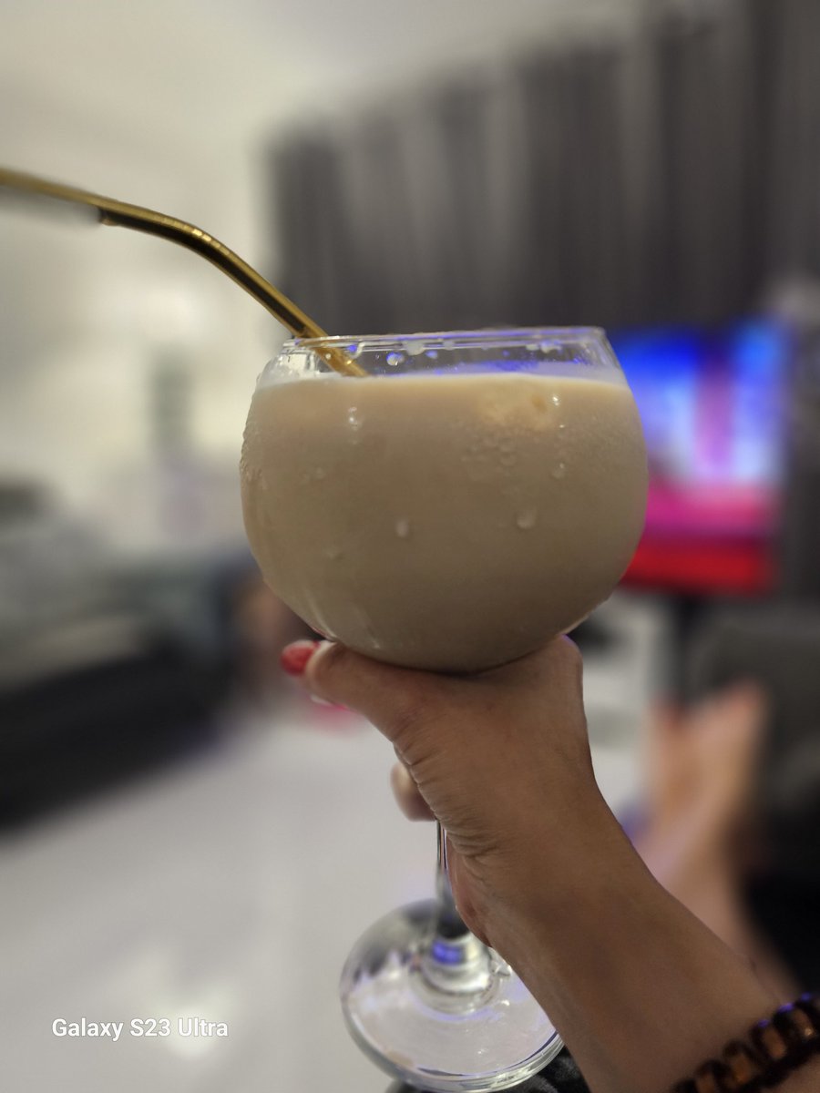_Littlechic_'s tweet photo. Back on it, cheers everyone
❤️ 😍 🍻 #Fridayfeeling #smile #love #laugh #party #dance #bevvy #baileys @kellie_c17 @leannef55 @teax3teax3teax3 @BaileysOfficial https://t.co/1Q89Ymqq3O