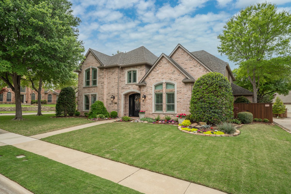 FEATURED LISTING | 121 Woodland Cv, Coppell, TX | 4 bed, 4 bath | 3,727 sqft This beautiful home is nestled on a corner lot in the Forest Cove Estates community! Presented at $850,000. Contact Ryan Storch | 972-974-1821 More details: bit.ly/49ypv2e #MagnoliaRealty