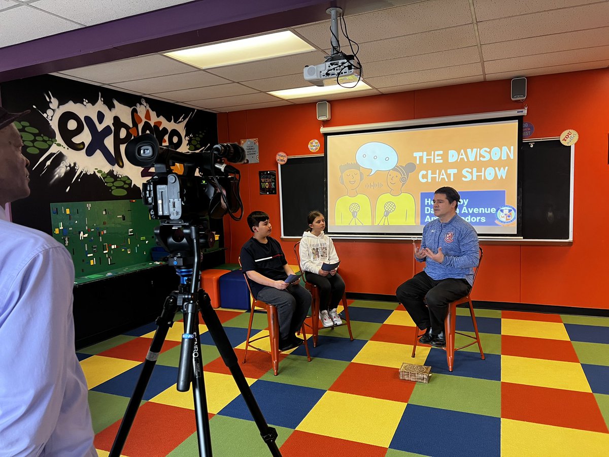 Today The Davison Ambassadors welcomed @DAVintermediate Assistant Principal Mr. Benfante @StephenBenfante for episode 8 of the Chat Show how! @MalverneUFSD #gomules #Davchatshow #excellenceonpurpose