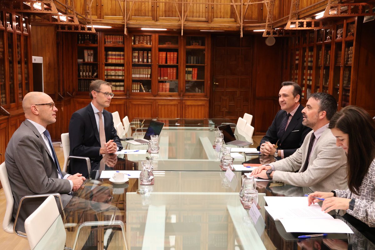 🇪🇸🤝🇳🇱El secretario de Estado de Justicia, @Manuel_Olmedo, se ha reunido hoy con el embajador neerlandés, @NieuwenkampRoel, que se ha interesado por el proyecto de modernización de la #Justicia que impulsa el Gobierno español.