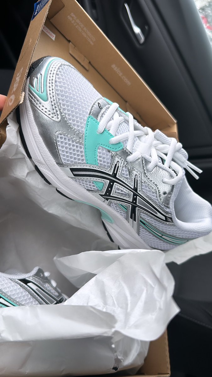 I love ASICS, they color way so fire🔥