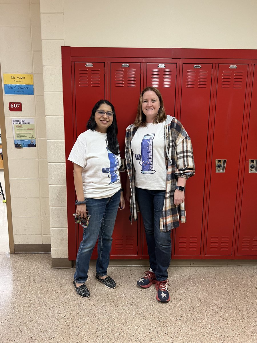 AnjanaIyer's tweet photo. Be a Liter! Twinning with @czavacki
Happy Weekend everyone! #45daysleft https://t.co/GIurDR5pYA