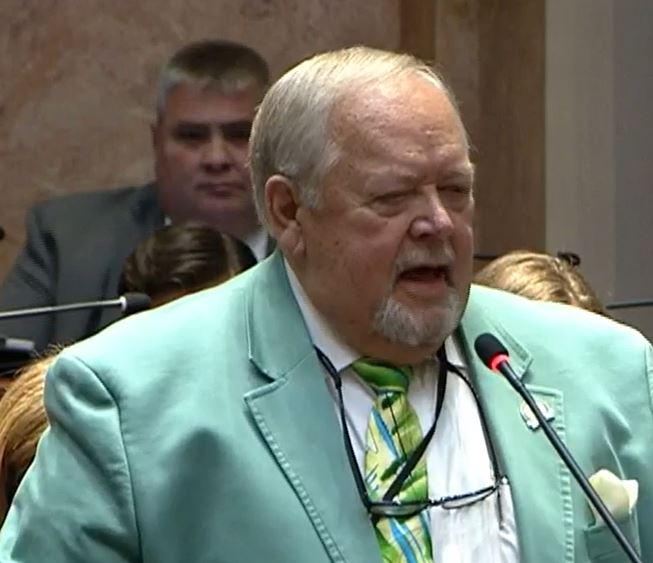 𝓚𝓮𝓷𝓽𝓾𝓬𝓴𝔂 𝓗𝓸𝓾𝓼𝓮 𝓭𝓮𝓫𝓪𝓽𝓮𝓼 𝓫𝓲𝓵𝓵 𝓻𝓮𝓺𝓾𝓲𝓻𝓲𝓷𝓰 𝓬𝓾𝓻𝓼𝓲𝓿𝓮 𝔀𝓻𝓲𝓽𝓲𝓷𝓰 𝓽𝓸 𝓫𝓮 𝓽𝓪𝓾𝓰𝓱𝓽 𝓲𝓷 𝓽𝓱𝓮 𝓹𝓾𝓫𝓵𝓲𝓬 𝓼𝓬𝓱𝓸𝓸𝓵𝓼. ^𝓙𝓒