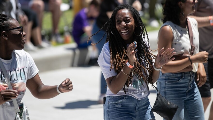 #FortMyers celebrated the vibrant colors, flavors, and music of India Fest after 5 years organized by the India Association of Fort Myers: bit.ly/3xwCu7i ✍️ Cary Barbor and Amanda Inscore Whittamore/WGCU 📸 Amanda Inscore Whittamore