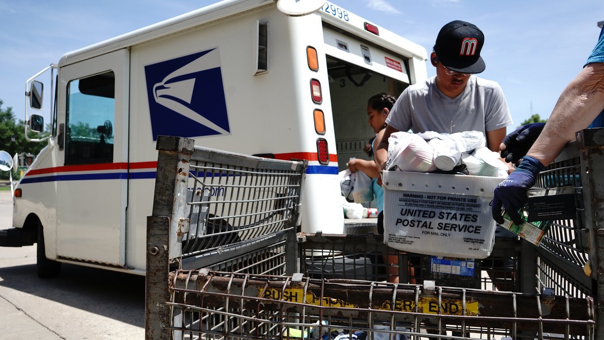 Calling all volunteers! We need your help for the Stamp Out Hunger Food Drive on Saturday, May 11. Help sort donations as they come in at metro post offices. Sign up to volunteer as a group or as an individual: rfbo.org/volunteer/indi…