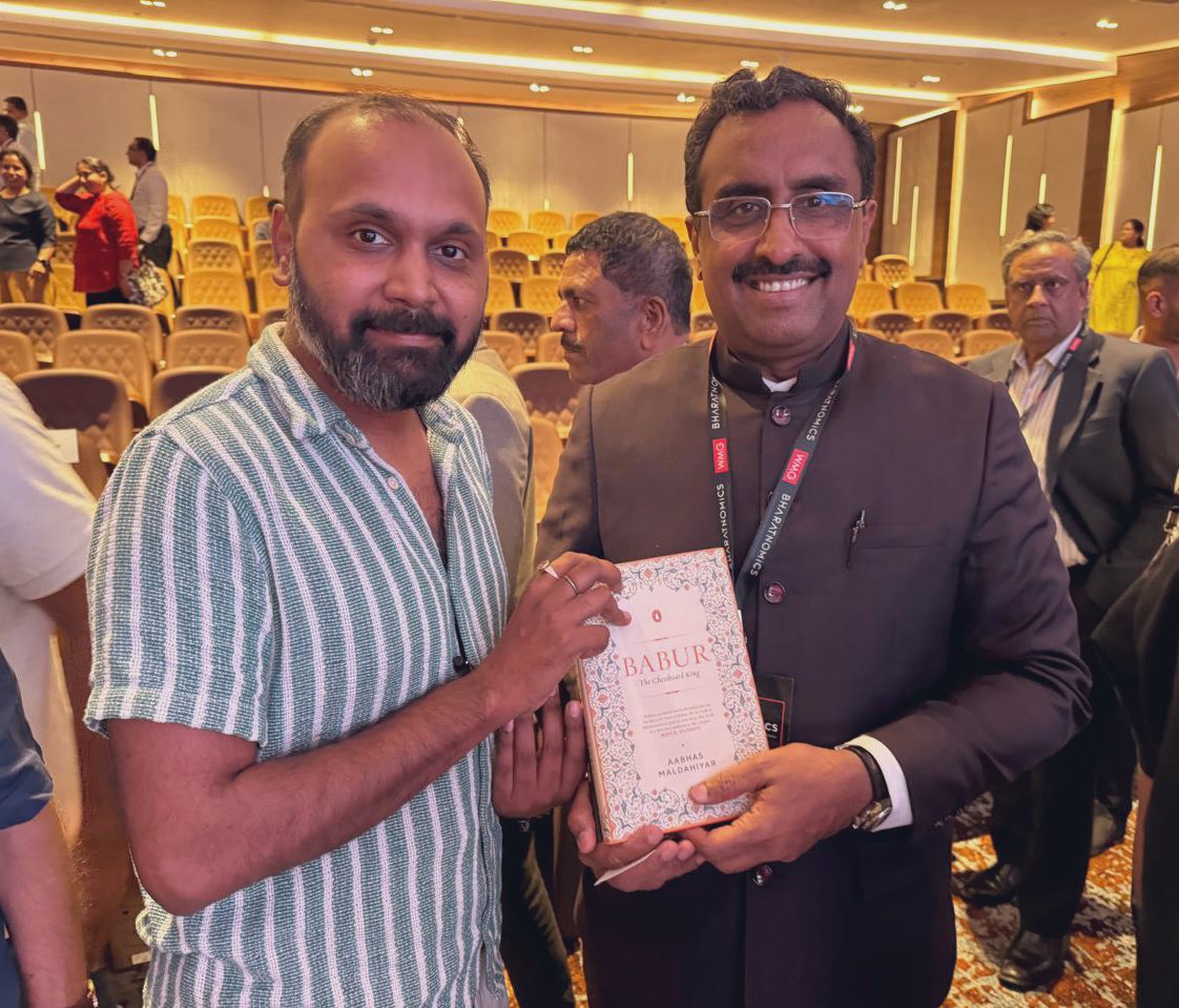 It was a pleasure meeting and presenting the copy of, “Babur: The Chessboard King”, to @rammadhav_ ji. Hope that we can discuss about it someday. His writings have always inspired me. 🙏🏾 I also presented him “ #Modi Again: An Ex-Communist’s Manifesto”, a book based on story of…