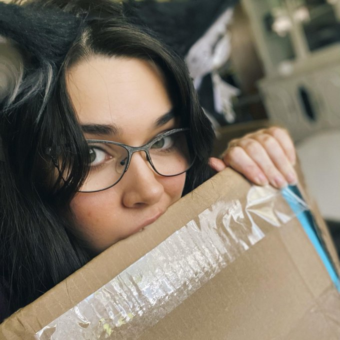 "Do you want this box before I break it down?" Obviously the answer is yes, thank you. https://t.co/<a href="/tag/pride"class="tags"><span>#pride</span></a>