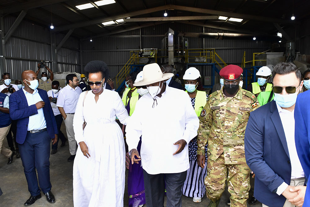 President Yoweri @KagutaMuseveni has launched Uganda's first tin refining plant in Ruti, Mbarara city. DETAILS | #VisionUpdates 👇👇newvisionapp.page.link/5f9Q1uqMLxAUEj…