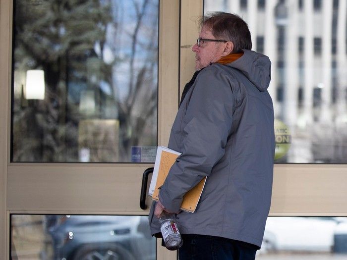 Breakdown of negotiations discussed at Jackson abduction trial: Messages sent by Michael Gordon Jackson to police while he was on the run with his daughter showed he was frustrated by police tactics and media coverage of the situation. #sask #crime bit.ly/3xzWoyc