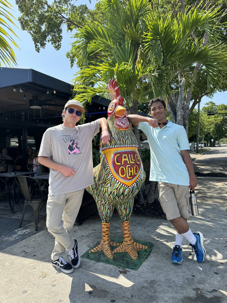maestra_mejia's tweet photo. Estudiantes de AP Spanish visitando La Pequeรฑa Havana y la famosa Calle Ocho en Miami #apspanish #howsesconnects @StEdsVero https://t.co/3ZsICByZNf