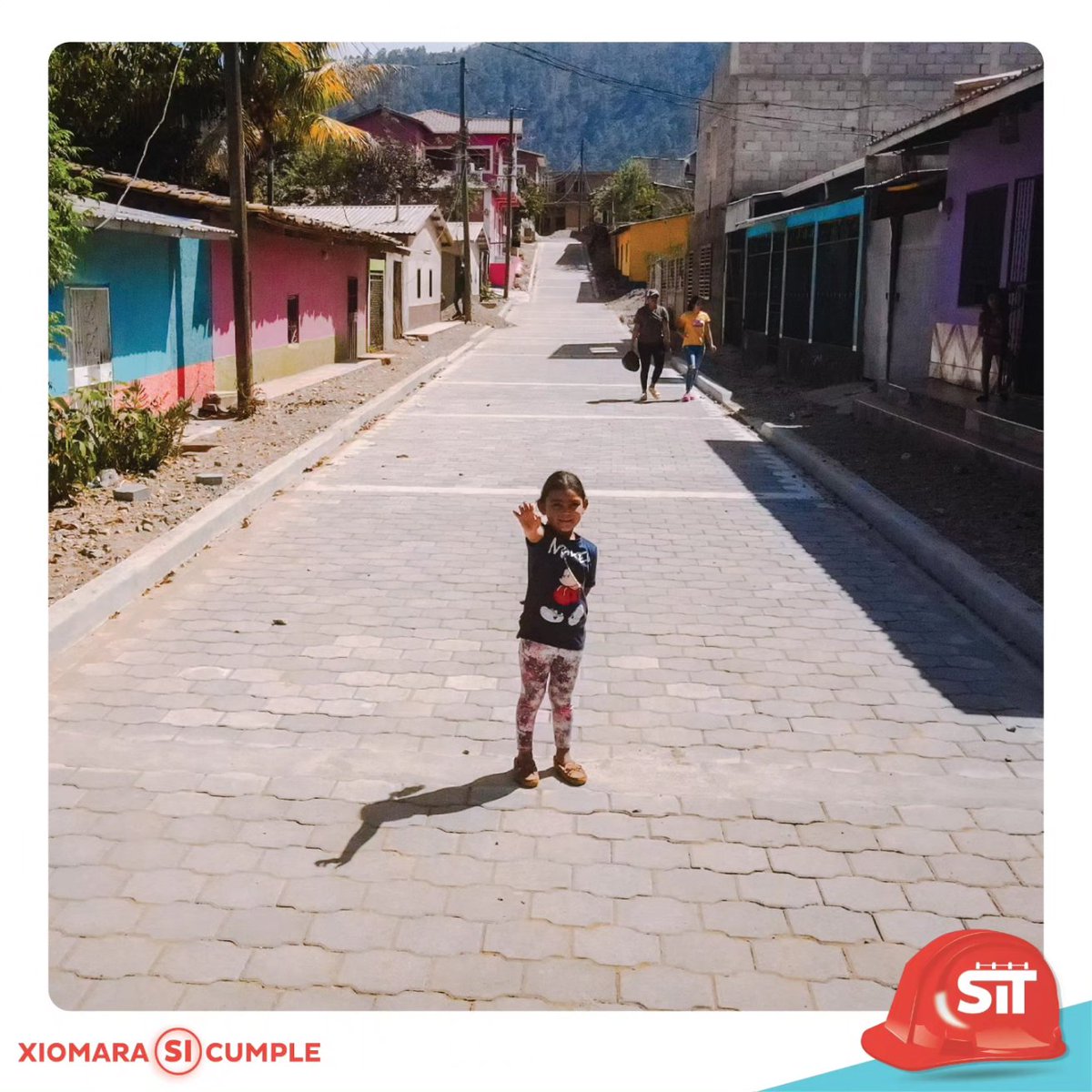 Las mujeres trabajadoras están dejando su huella en la industria de la construcción, rompiendo barreras y demostrando que el género no determina la capacidad para realizar un trabajo. ¡Este es el avance del Adoquinado de 226ml en barrio Higuerito, Guayape, Olancho.