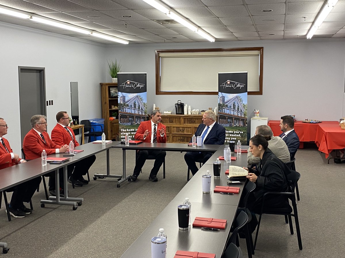 Thank you, Premier @fordnation, for taking the time to drop by @stjacobsmarket and meet with @home_hardware to highlight the tremendous quality and variety of #OntarioMade products, crafts, goods and services in #KitchenerConestoga!