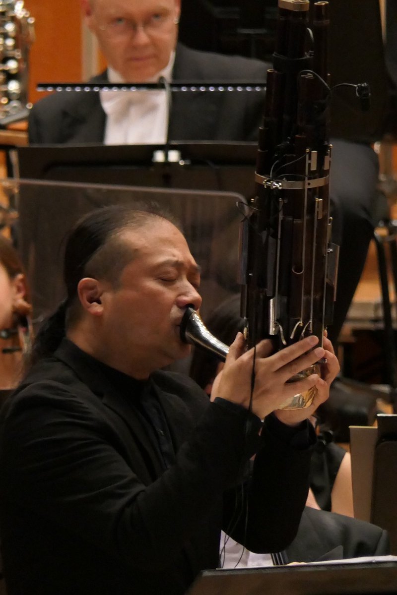 OSPAcom's tweet photo. Ha sido estupendo compartir el estreno europeo de El canto del fénix flamante de Man Fang con Wu Wei y Marzena Diakun. 🥰
Enhorabuena, @BarronFleur por este OSPA Fest que une Oriente y Occidente a través de la música. #emoción
#OSPAFest #ospa @AuditorioOVD https://t.co/2YzyUnR0wD