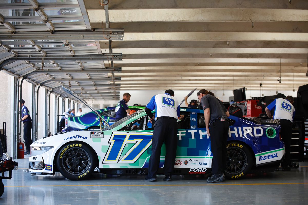 Home track tech day for the 17 team! @FifthThird | @Chris_Buescher