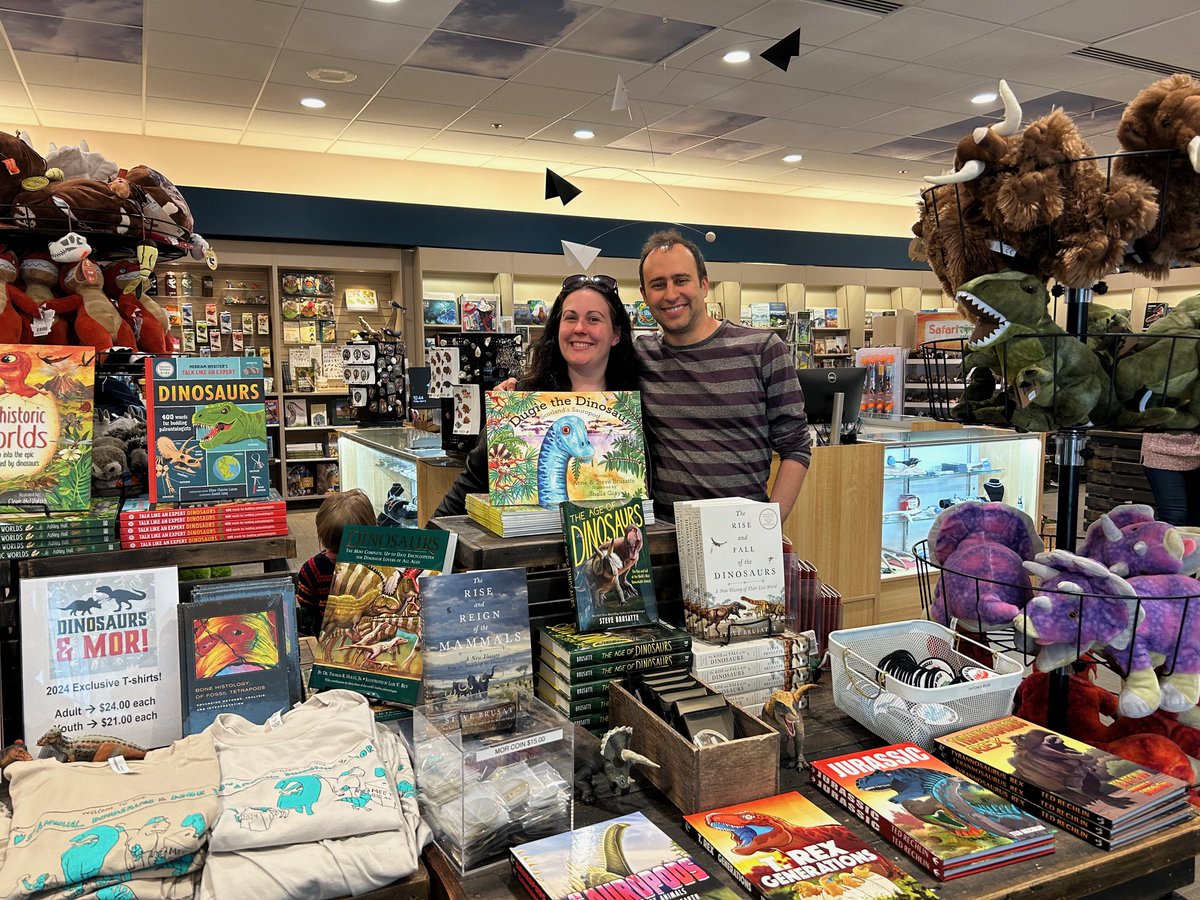 Hello Bozeman! Great to be in the heart of dinosaur country. There's no place quite like <a href="/MuseumRockies/">Museum of the Rockies</a> and <a href="/AnneBrusatte/">Anne Brusatte</a> &amp; I are excited to meet lots of fossil enthusiasts this weekend. And look at all those books!
