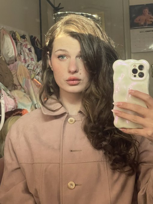 Heyyyy. Still here I promise. https://t.co/x3scLjq9cD