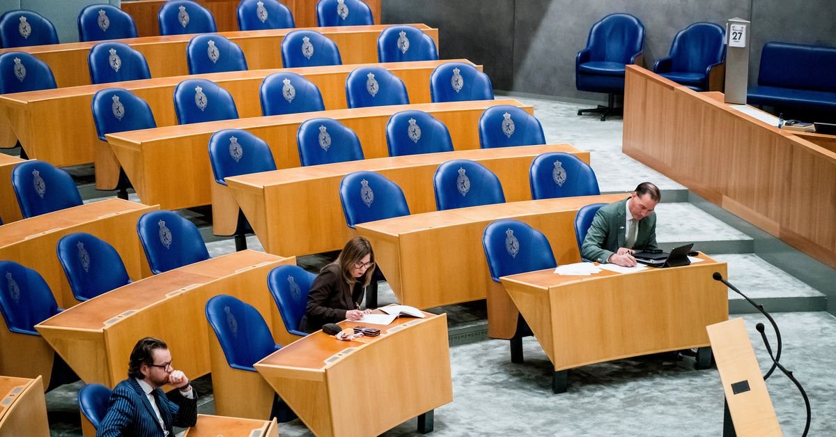 Als je niet weet hoe het eruit ziet als de PVV 'knokt voor Nederland' hier wat live beelden: