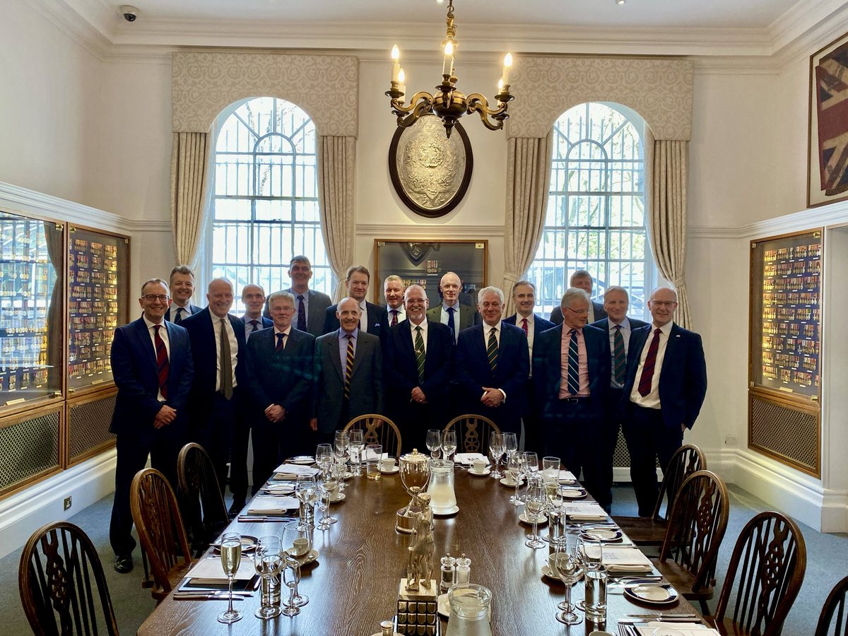 Special reunion in London for this fine group today: Sandhurst graduates from April 1990. Remarkable bonds; lifelong friendships #RoyalMilitaryAcademy #SovereignsCompany #ServeToLead @RMASandhurst @BritishArmy
