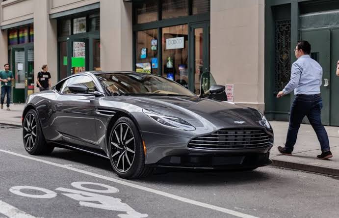 İşte feraset, işte adam gibi marka! 'Yakın zamanda ilk elektrikli otomobilini erteleyen Aston Martin, izin verildiği sürece içten yanmalı otomobil üretmeye devam edeceklerini duyurdu.' #ElektrikliOtomobil