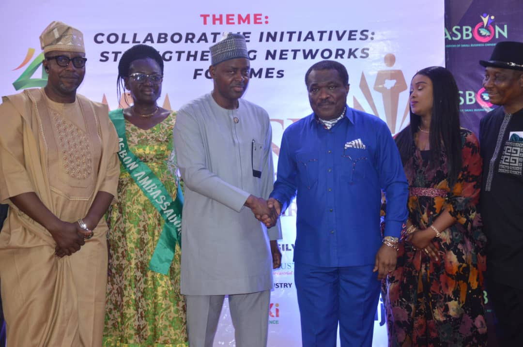 COMMISSIONER TASKS SMALL BUSINESSES ON COLLABORATIVE INITIATIVES Read more: lagosstate.gov.ng/commissioner-t… @jidesanwoolu @drobafemihamzat @LasgMccti @FolaAmbrose @gbenga_omo @gboyegaakosile @BSaluHundeyin @Mr_JAGs #LASG #AGreaterLagosRising