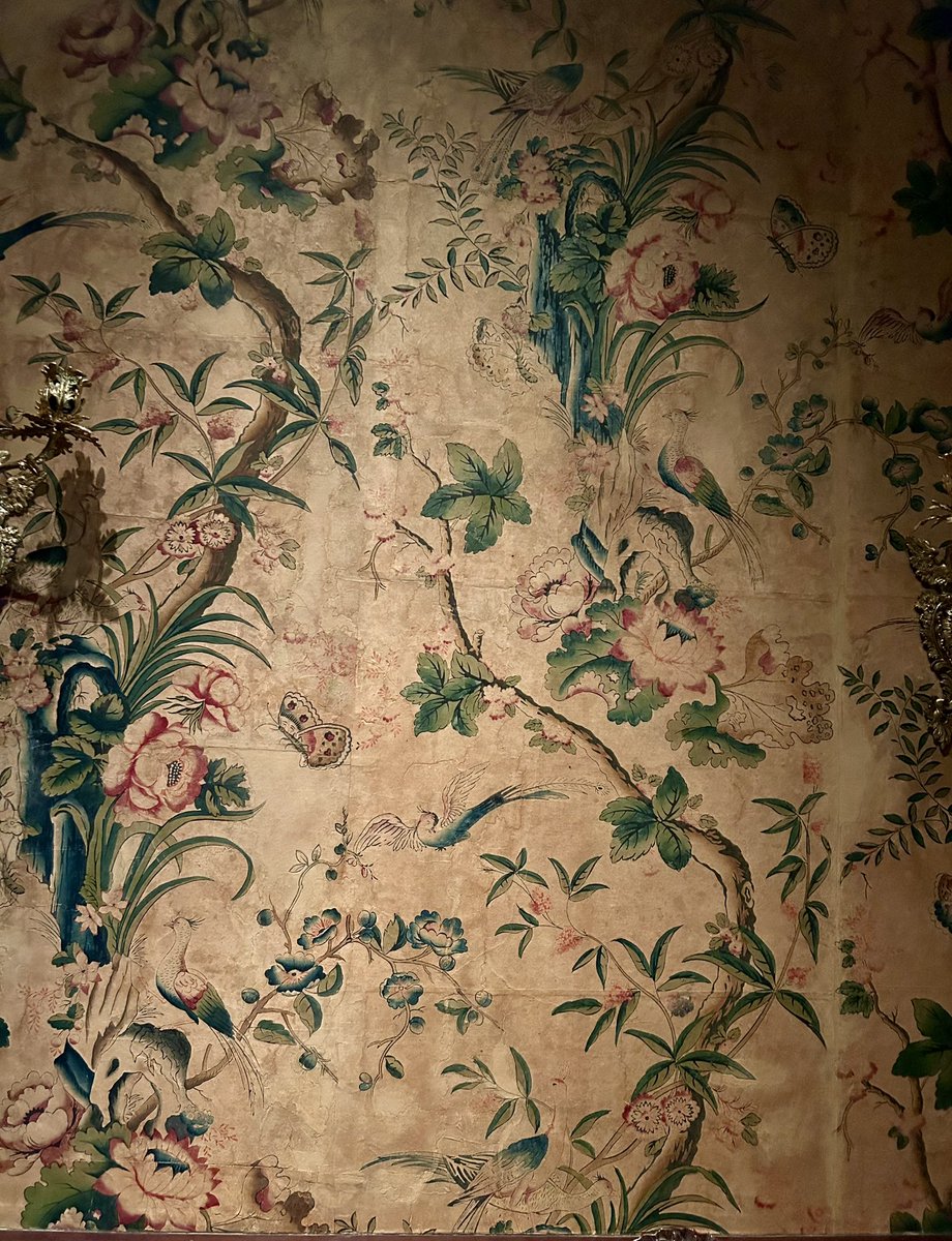 Chinese export wallpaper vs European (English?) wallpaper, mid-18th century @WinterthurMuse #phdlife <a href="/sgsah/">SGSAH</a> <a href="/UofGlasgow/">University of Glasgow</a>