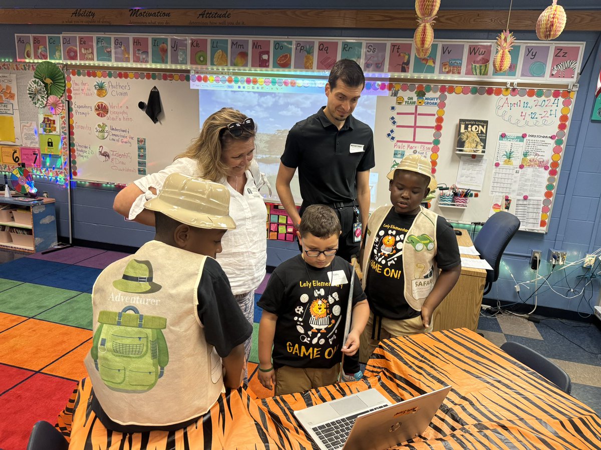 Students presented their @CanvaEdu endangered animal research projects to visitors during @LelyLionsRoar Leadership Day. @collierschools @TheLeaderinMe