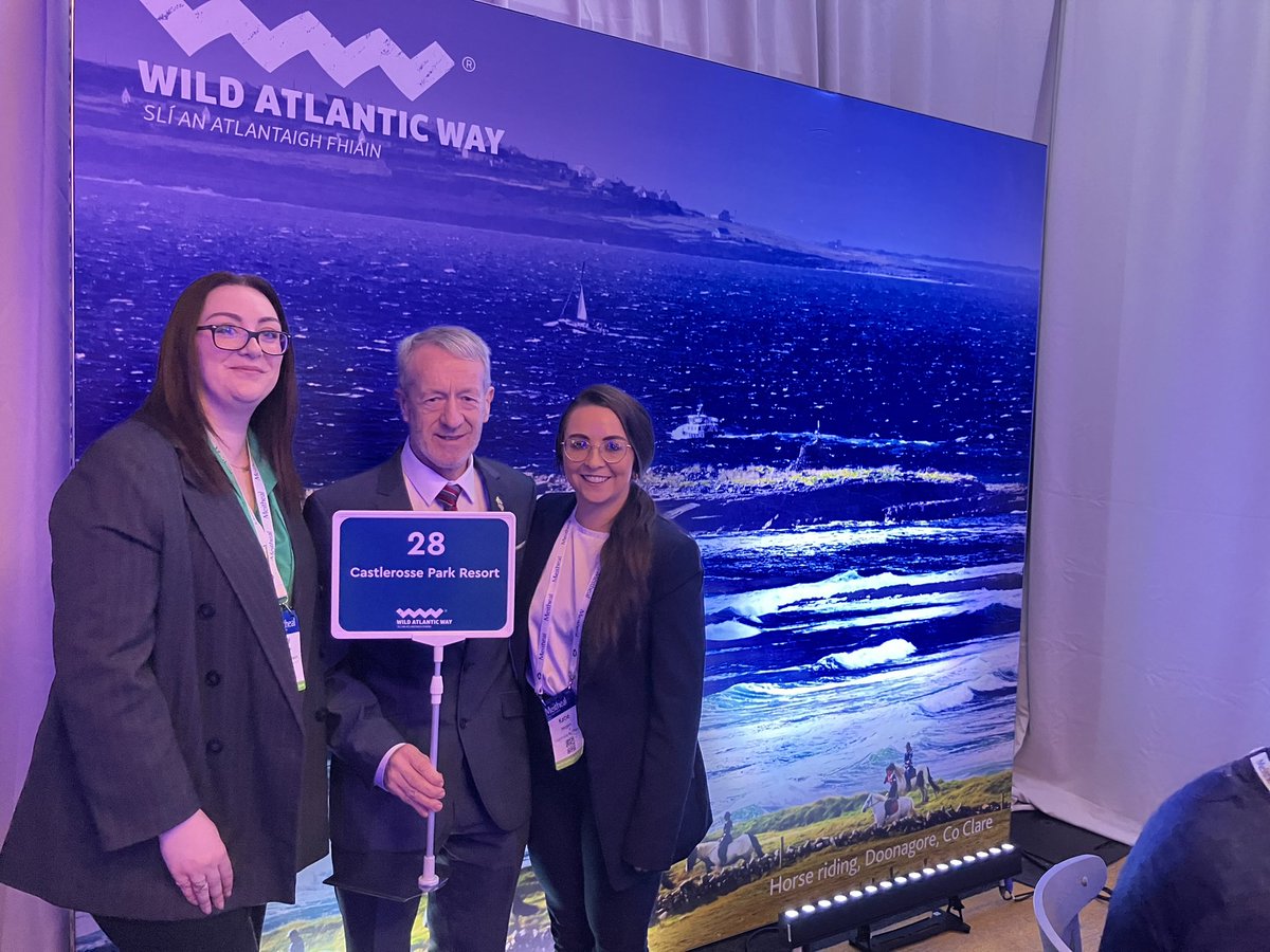 Great enthusiasm at Meitheal gathering @GlenINECArena for #tourist industry. I’m a great admirer of the ‘get up & go’ attitude of all , in making tourism such a major success in Ireland ( despite our unreliable weather ) .Maith sibh uilig ! @MeithealIreland @GoToIrelandCA