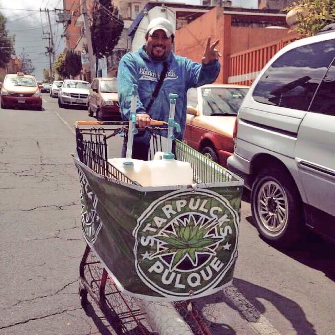 miblogestublog's tweet photo. Forget Starbucks; it's Friday of Starpulcks! #Pulque 🌵 https://t.co/gkpYCxnyTr