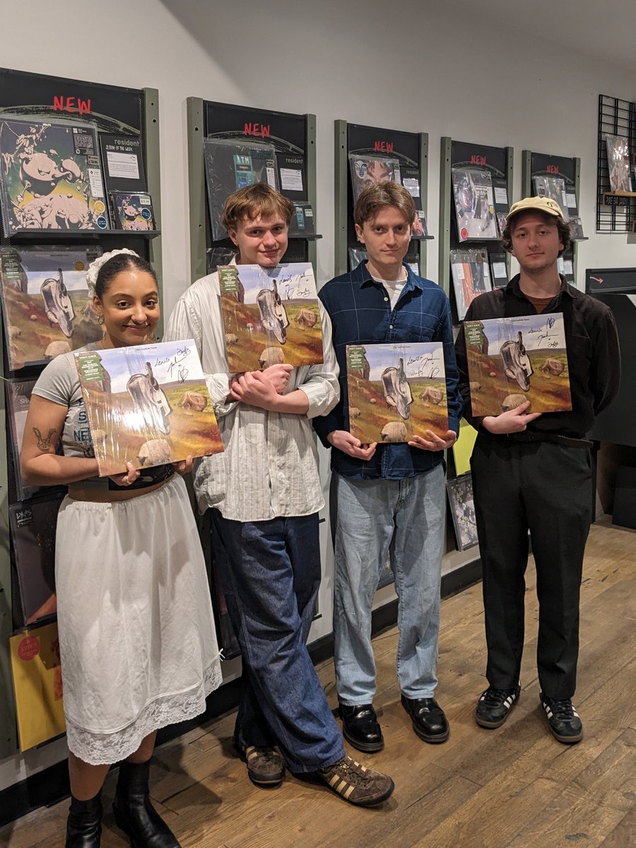 After their spellbinding show, @Englishteac_her signed a few extra copies of their debut album!

There aren't too many so act quick 👇
resident-music.com/productdetails…