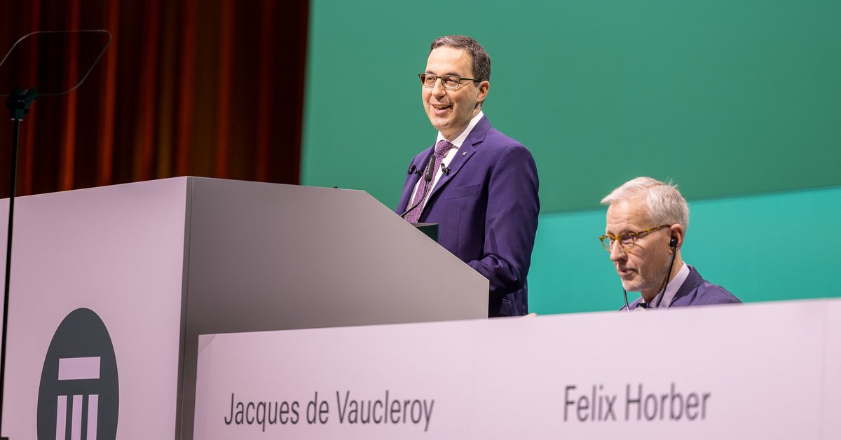 Pleased to announce Jacques de Vaucleroy as our new Chairman of the Board. Shareholders approved a USD 6.80 per share #dividend at our recent #AGM, reflecting our robust capital position. More details here: swissre.com/dam/jcr:2d1118… #reinsurance $SREN